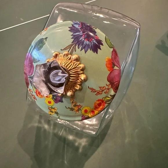 Mackenzie-Child’s cookie Glass Jar with Floral and Christmas lids - Picture 4 of 5